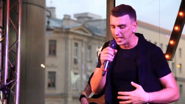 Максим Бурматов - Салют, Вера (концерт в «Руки Вверх Бар») смотреть онлайн