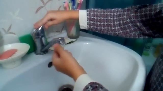 ПРИКОЛ\ Мальчишки сильно упали и испачкались прямо лбом в..... смотреть онлайн