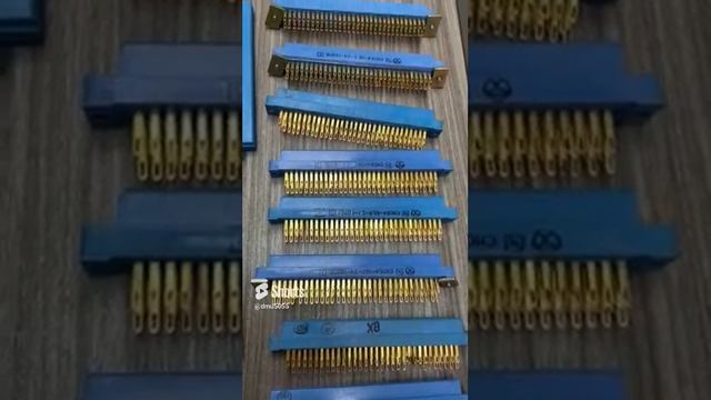 Редко попадаются, еще и новые разъемы с позолотой