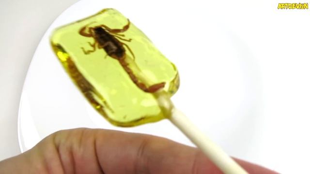Леденец со скорпионом внутри от Hotlix ~ Вкусняшки ~ смотреть онлайн