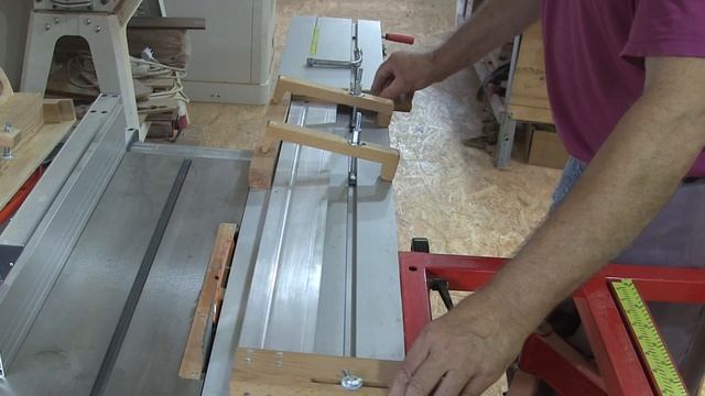 Двойная каретка для пиления клином. Double carriage for wedge sawing. смотреть онлайн