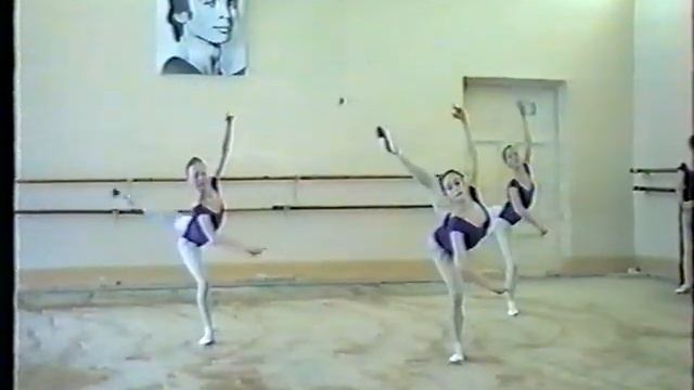 Full class from Vaganova Ballet Academy for level 5, class of Olga Baltacheeva (year 1996) смотреть онлайн