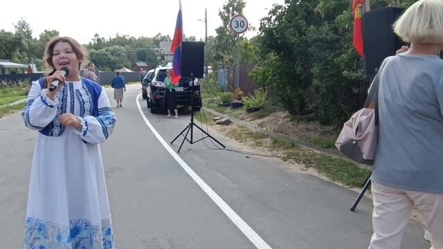 Гармонь моя, гармоночики - Диана Лефтер на открытии дороги смотреть онлайн