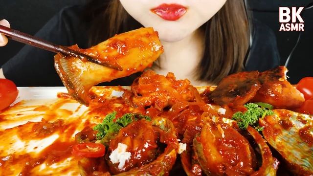 ASMR SPICY SEAFOOD (ABALONE, OCTOPUS, SQUID, SHRIMP, MUSHROOM, NOODLES ) MUKBANG смотреть онлайн