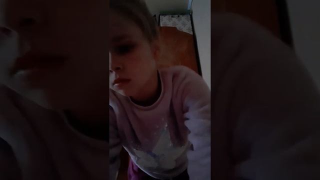 Я танцую под песню кроссы цвета абрикоса смотреть онлайн