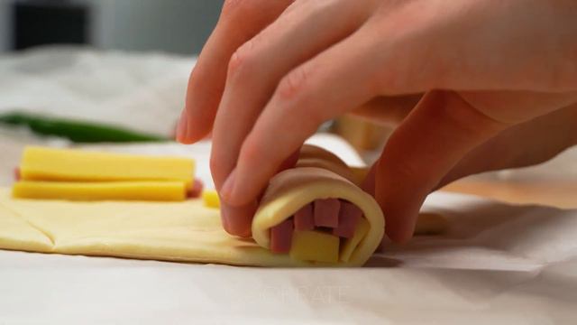 Homemade croissants - with 3 simple ingredients and puff pastry from the store смотреть онлайн