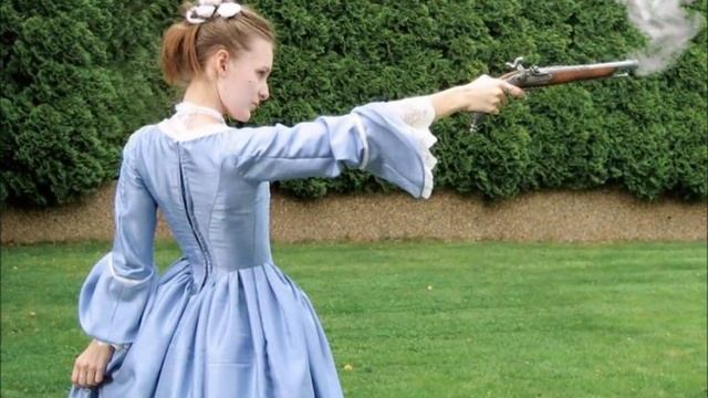 Клара Арсенева "Здесь тир бродячий был..." смотреть онлайн