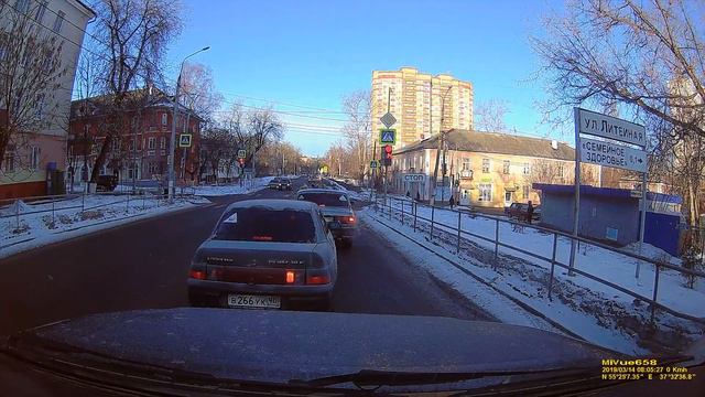 Дураки на дорогах. Не пропустил пешехода. смотреть онлайн