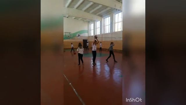 Выход под мяч в волейболе. 6 класс смотреть онлайн