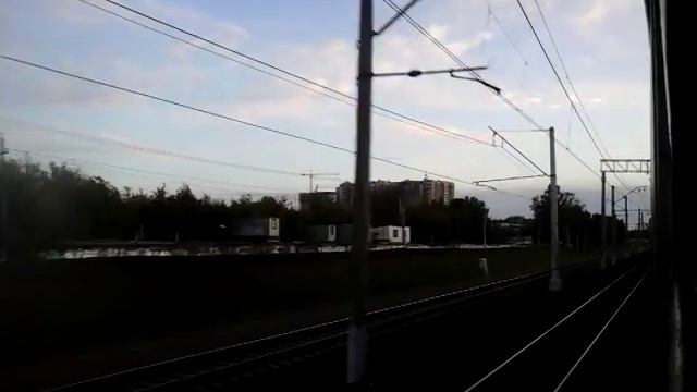 ЖД гонки: ЭР2Т-7185 против ЭД4МК-0025( Москва Киевская-Переделкино) 30.08.2015 смотреть онлайн