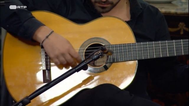 Ana Moura (Ана Мора). Os meus olhos são dois círios (Em Casa d´Amália) смотреть онлайн