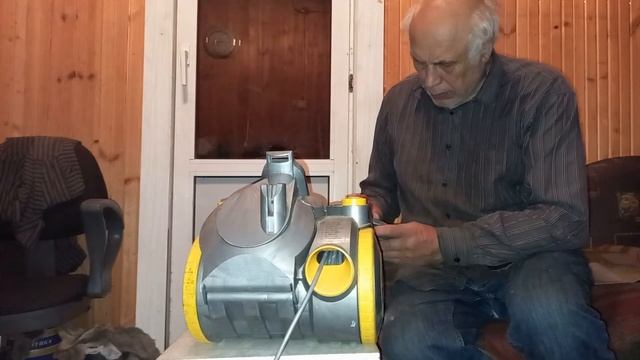 Пылесос Dyson DC37- ремонт