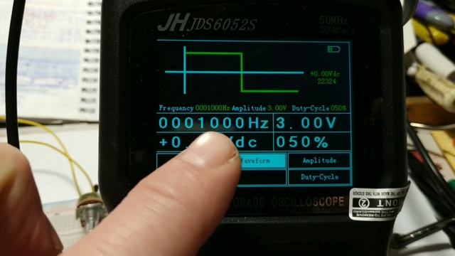 Осциллограф jds6052s - калибровка каналов, смотрим сигнал генератора на CD4093, Сравнение... смотреть онлайн