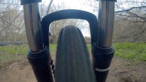 Работа бюджетной вилки SR Suntour XCM