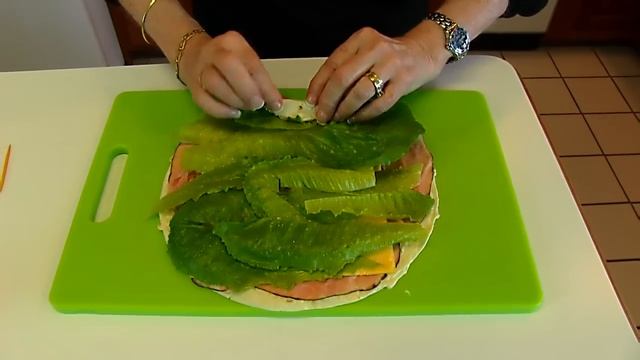 Betty's Ham and Cheese Tortilla Rollups смотреть онлайн