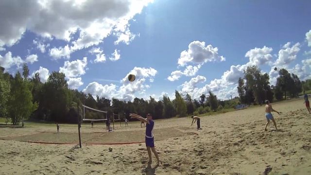 Пляжный волейбол от первого лица. GoPro. Разминка с мячом. смотреть онлайн
