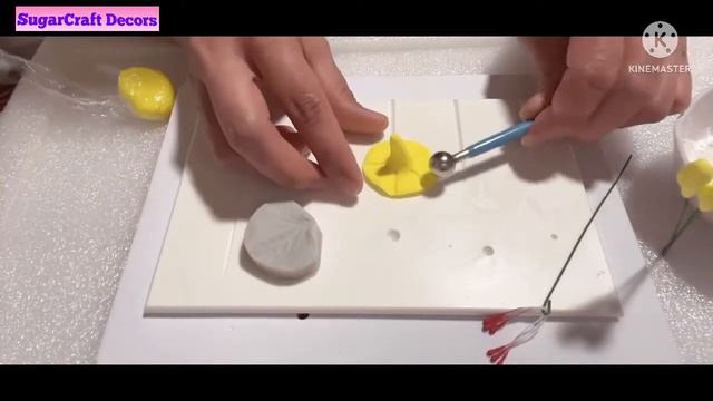How To Make A Filler Flower & Leaf | Filler Flowers Sugar Spray | Gumpaste |By: SugarCraft Decors