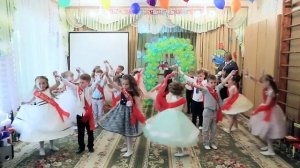 Вальс тройками  "Дошкольный бал" ГДОУ ЛНР "Краснолучский ясли-сад №11"Ромашка"