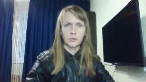 Сжала руки под темной вуалью