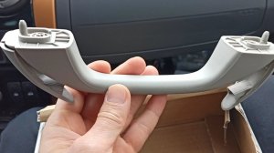 Авто ВАЗ экономит на мелочах! Позор! Пассажирская ручка для Лада Ларгус, Рено.