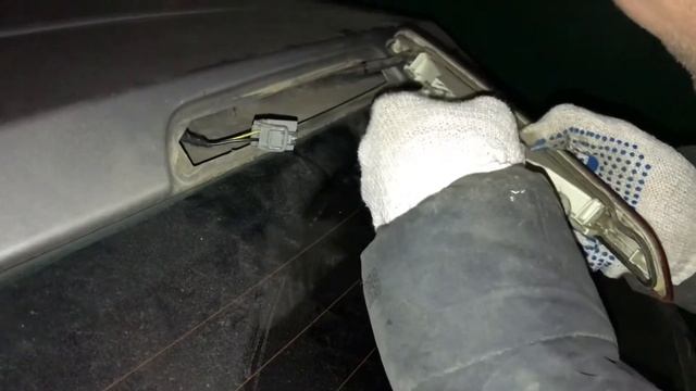 Ford Fiesta избавляемся от воды в багажнике  замена лампы стопсигнала водавбагажнике вода