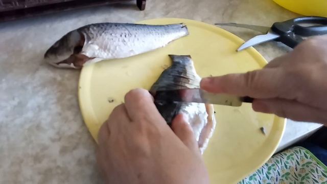 Свекровь жарит рыбку// Папа сам раскрутился!