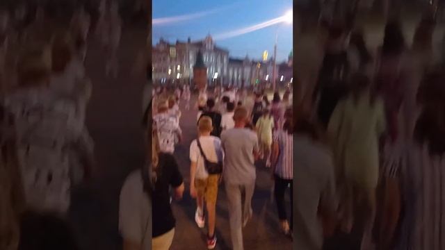 ? КАК ПЕРЕХОДЯТ ПЕРЕКРЁСТОК В МАРИЙСКОЙ РЕСПУБЛИКЕ, ГОРОД ЙОШКАР-ОЛА)))) смотреть онлайн