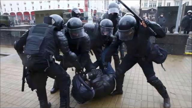 Прерванная ОМОНом лекция Петра Рябова в белорусском Гродно смотреть онлайн