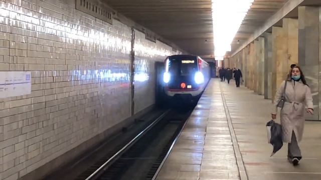 Опытный 81-765/766/767 Москва На станции Полежаевская смотреть онлайн