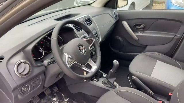 Видеопрезентация автомобиля Renault SW смотреть онлайн
