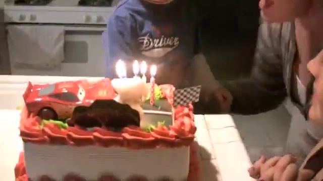 Elliot's 3rd Birthday смотреть онлайн