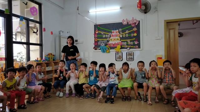 Warm Up Action Activities [Kindergarten and Primary school] смотреть онлайн