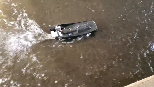 EDF airboat in tunnel смотреть онлайн