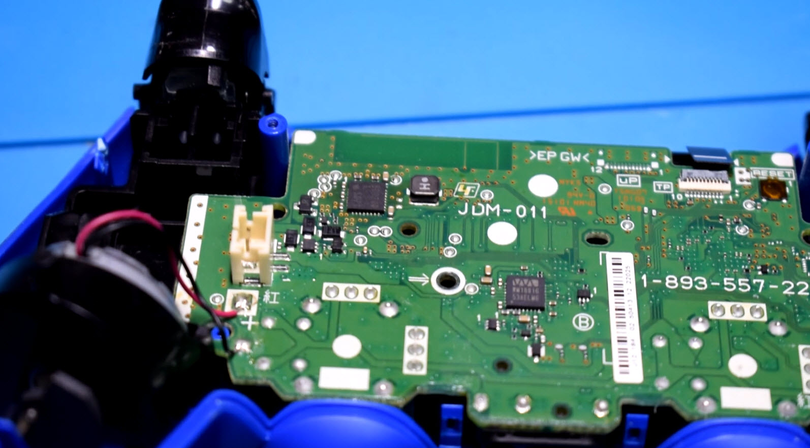 Ремонт Геймпада Sony PlayStation 4 смотреть онлайн