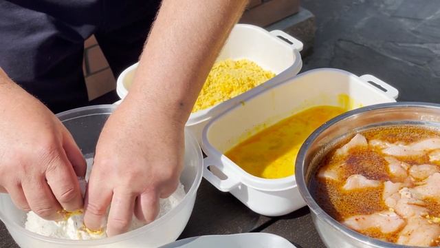 КАК ПРИГОТОВИТЬ СТРИПСЫ ЛУЧШЕ ЧЕМ В KFC готовим в казане на костре смотреть онлайн