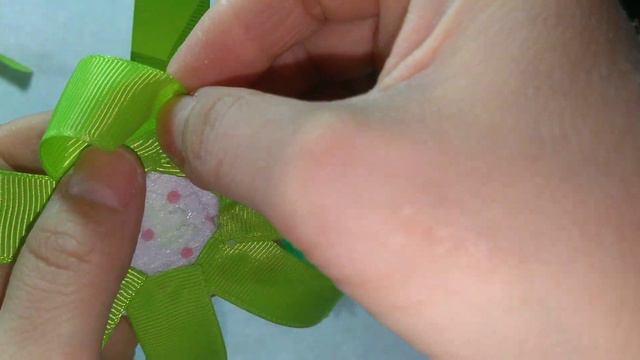 Ribbon barrette * Easy bow * Заколка для девочки из лент и бусин * Заколка на резинках * Делаем сам смотреть онлайн