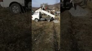 Mazda bongo самосвал.Не трясите полными кузовами!)