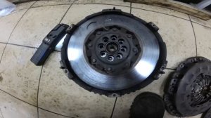 Kia Sorento замена двухмассового маховика на обычный.