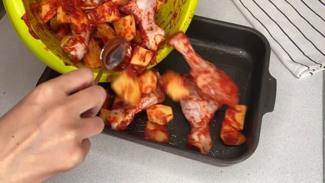 Готовлю 3 дня подряд такую КУРИЦУ на ужин! Вкуснее Курицы Вы не ели! Курица с Картошкой в духовке смотреть онлайн