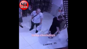 ШОК Чеченец без ножа и толпы побил толпу русских