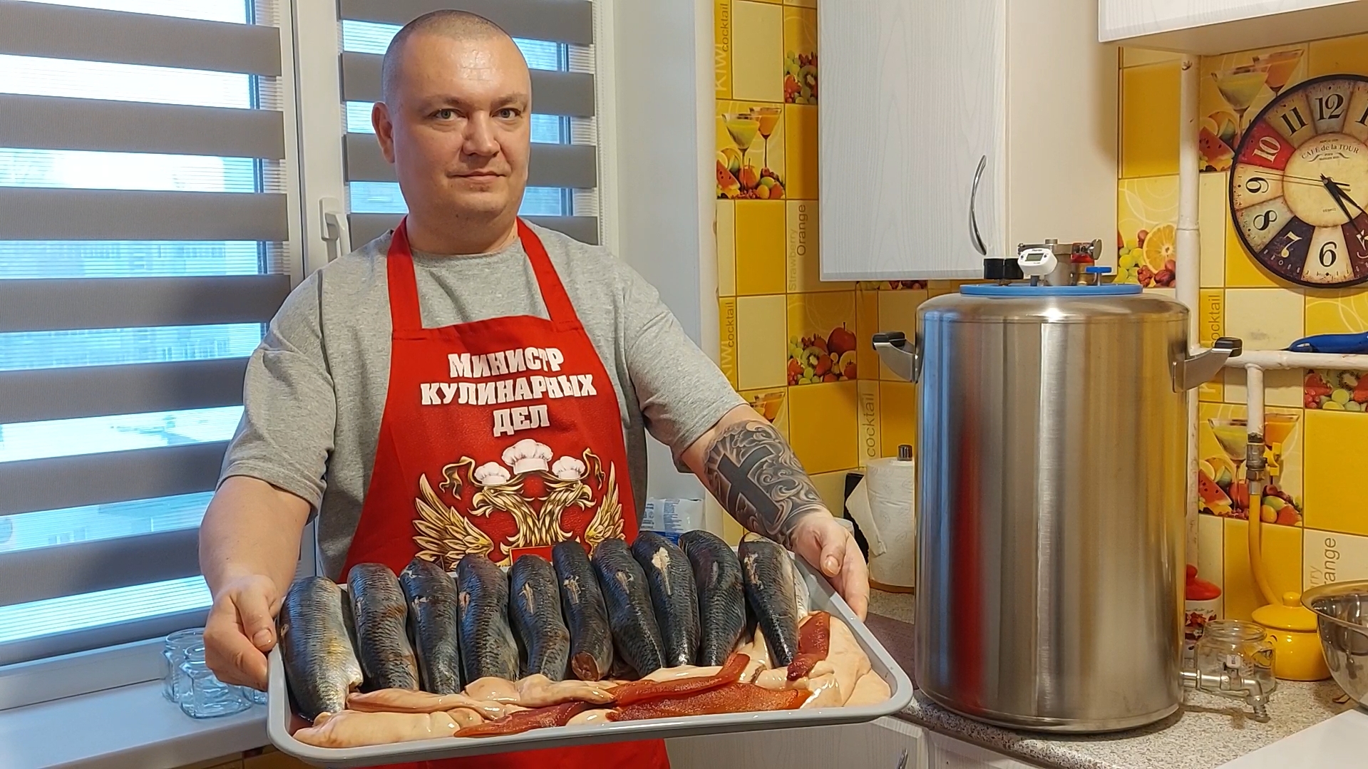 Самые вкусные Домашние консервы из сельди в масле с копчёной паприкой. Простой рецепт для автоклава. смотреть онлайн