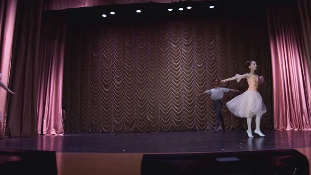 Па-де-труа из балета "Щелкунчик" смотреть онлайн