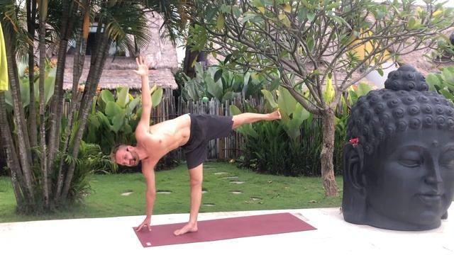 Йога для всех - "Приятный поток" (практикуем прыжки из собаки вперед) смотреть онлайн