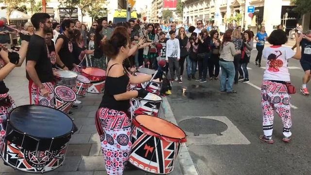 Испанские барабанщики на Барселонском Марафоне. Barcelona Marathon. смотреть онлайн