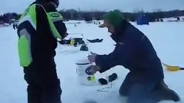 Ice Fishing Island Lake - Fish 3 смотреть онлайн