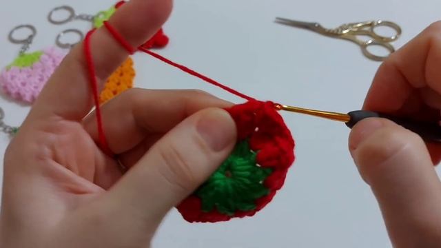 Tığ işi çilek anahtarlık yapımı - amigurumi anahtarlık - örgü anahtarlık - örgü modelleri~ subtitle смотреть онлайн