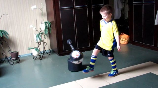 Денис Народицкий 4 года Denis Narodytskiy Первая тренировка жонглирования с помощью тренажера смотреть онлайн