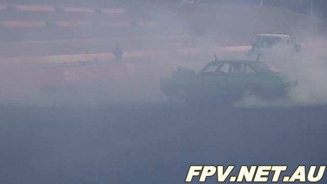 MICK BRASHER ULEGAL CATCHES FIRE AND LIGHTS UP BURNOUT MANIA AT SYDNEY DRAGWAY 1.10.2012 смотреть онлайн
