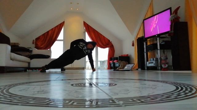 Стойка на кулаках 75 мин + 800 отжиманий на кулаках ??? смотреть онлайн