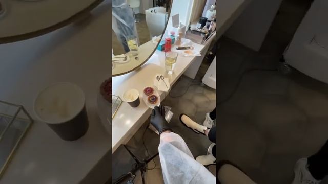 Прическа и макияж в самом дорогом салоне! #shorts смотреть онлайн